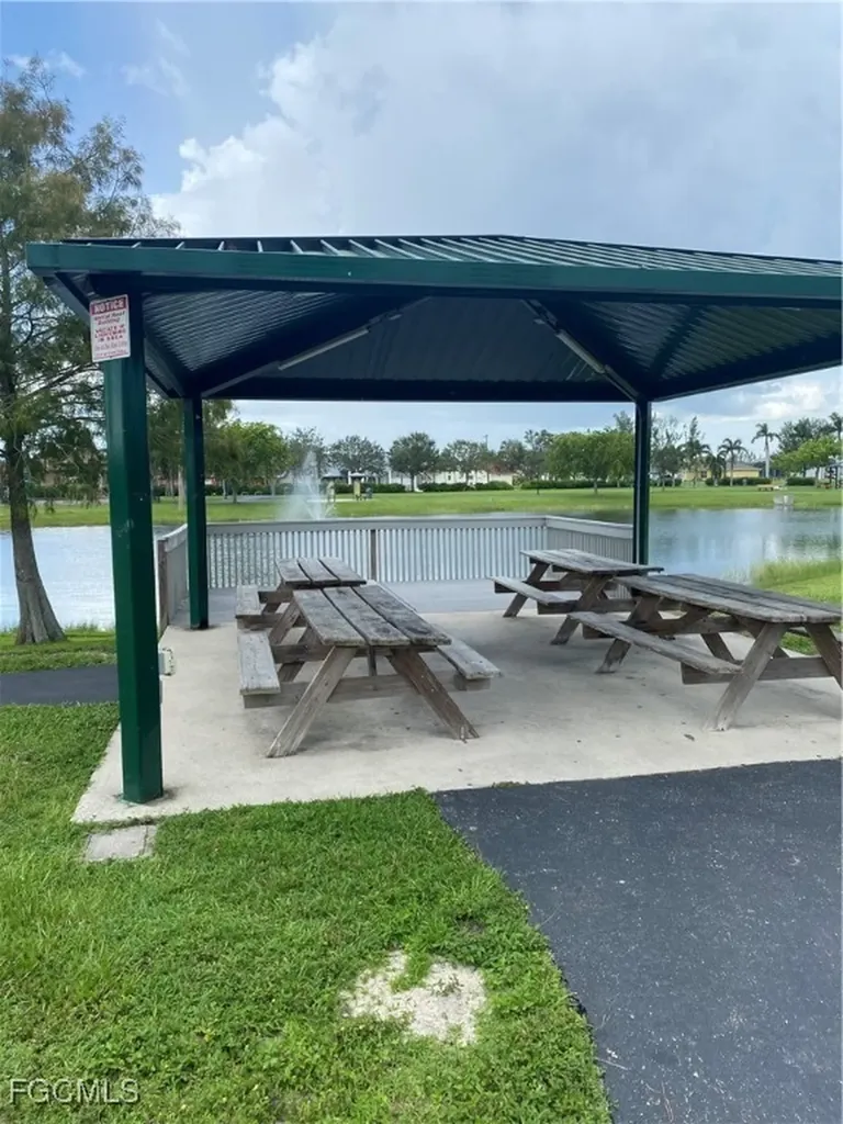 3416 SW 8th Street Cape Coral FL 33991