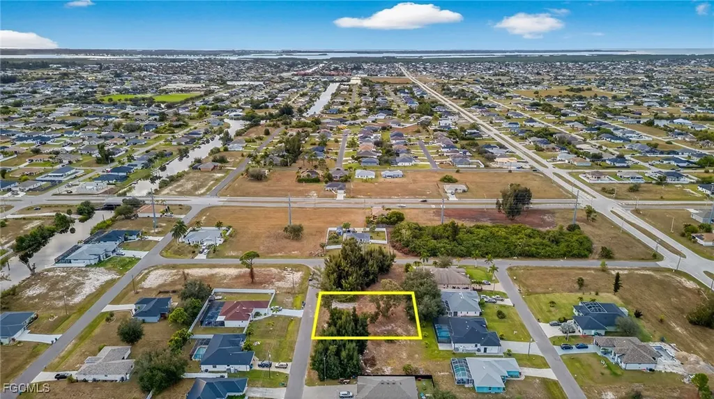 2251 SW 1st Street Cape Coral FL 33991