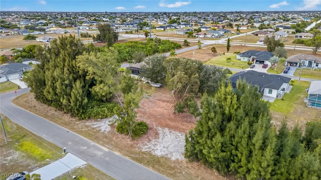 2251 SW 1st Street Cape Coral FL 33991