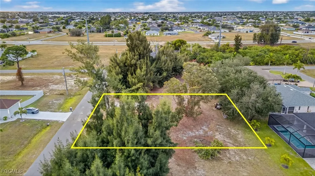 2251 SW 1st Street Cape Coral FL 33991