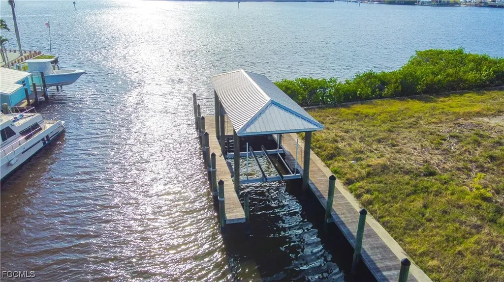 2639 Second Street Matlacha FL 33993