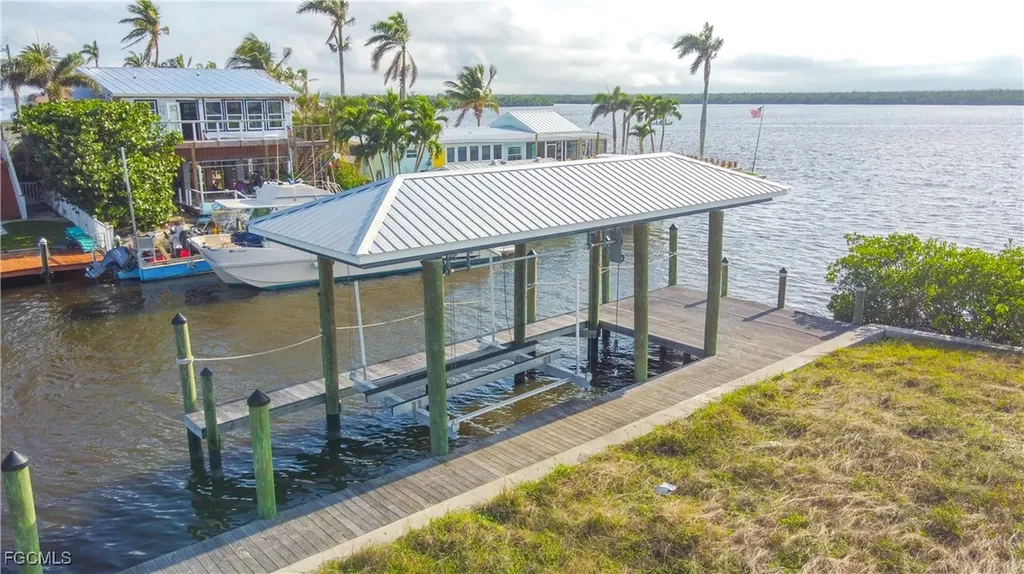 2639 Second Street Matlacha FL 33993