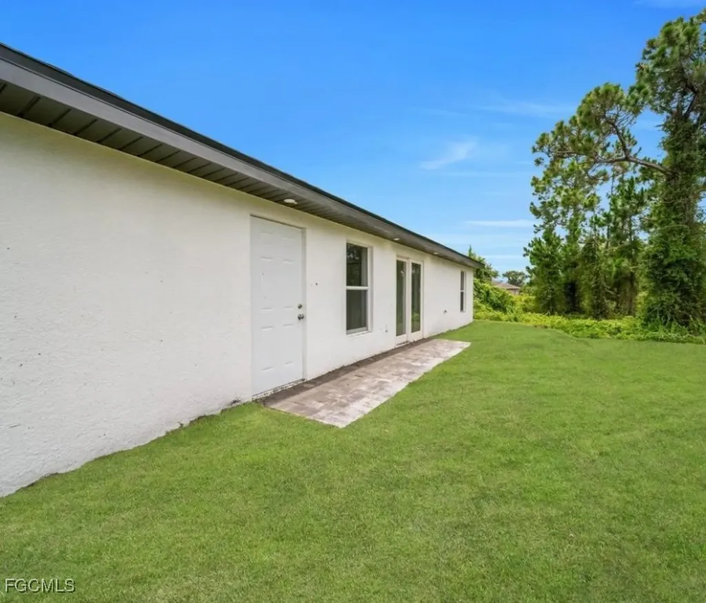 382 Mcarthur Boulevard Lehigh Acres FL 33974