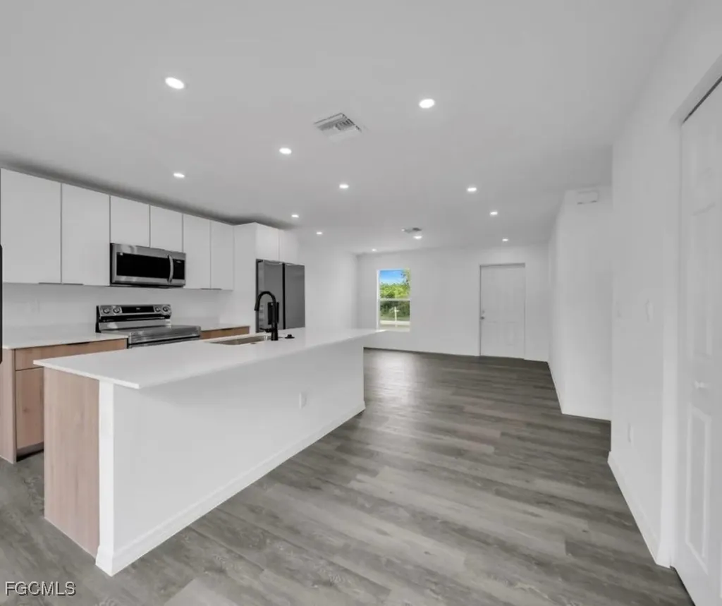 382 Mcarthur Boulevard Lehigh Acres FL 33974