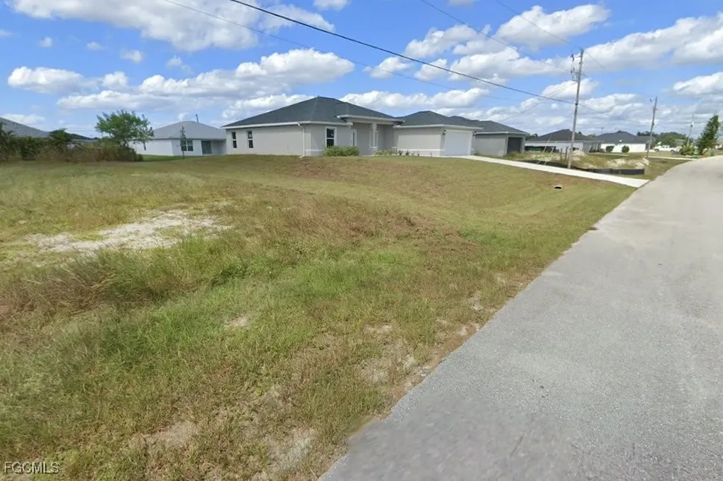 2714 NW 3rd Place Cape Coral FL 33993