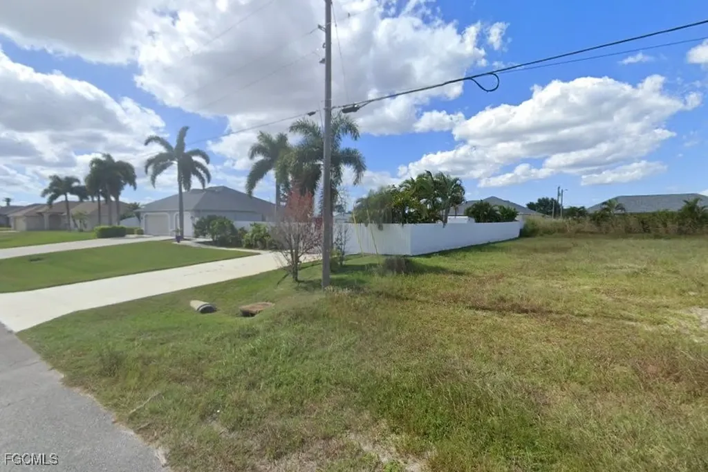 2714 NW 3rd Place Cape Coral FL 33993