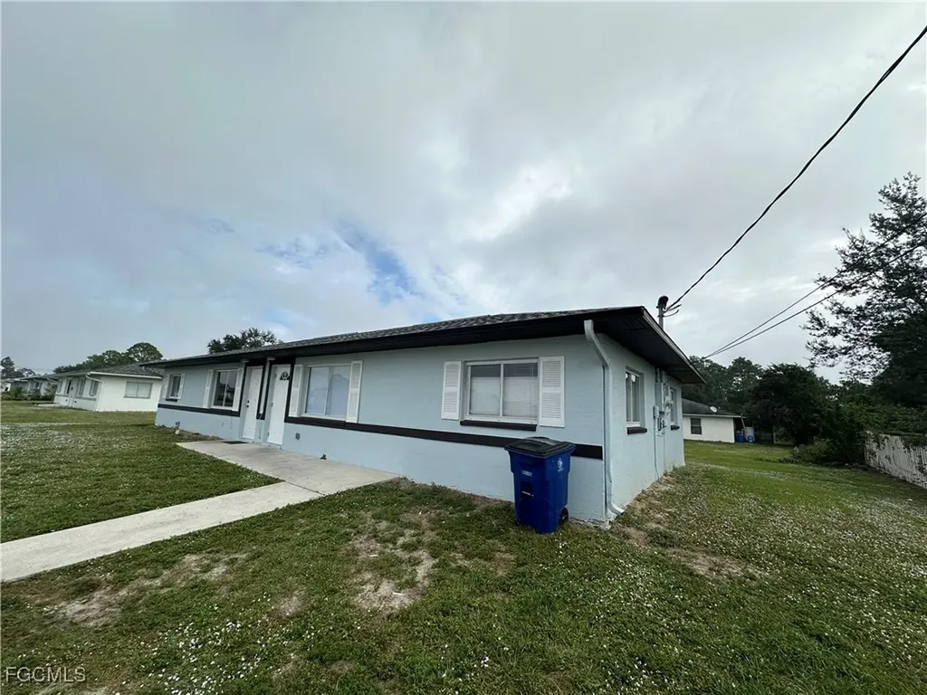 137-139 Gordon Avenue S Lehigh Acres FL 33973