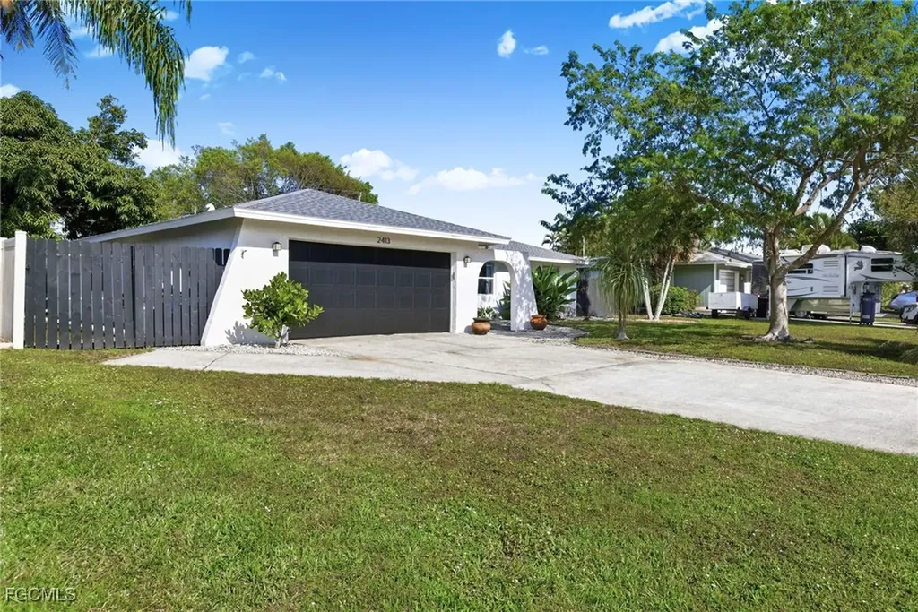 2413 Woodland Circle Fort Myers FL 33907