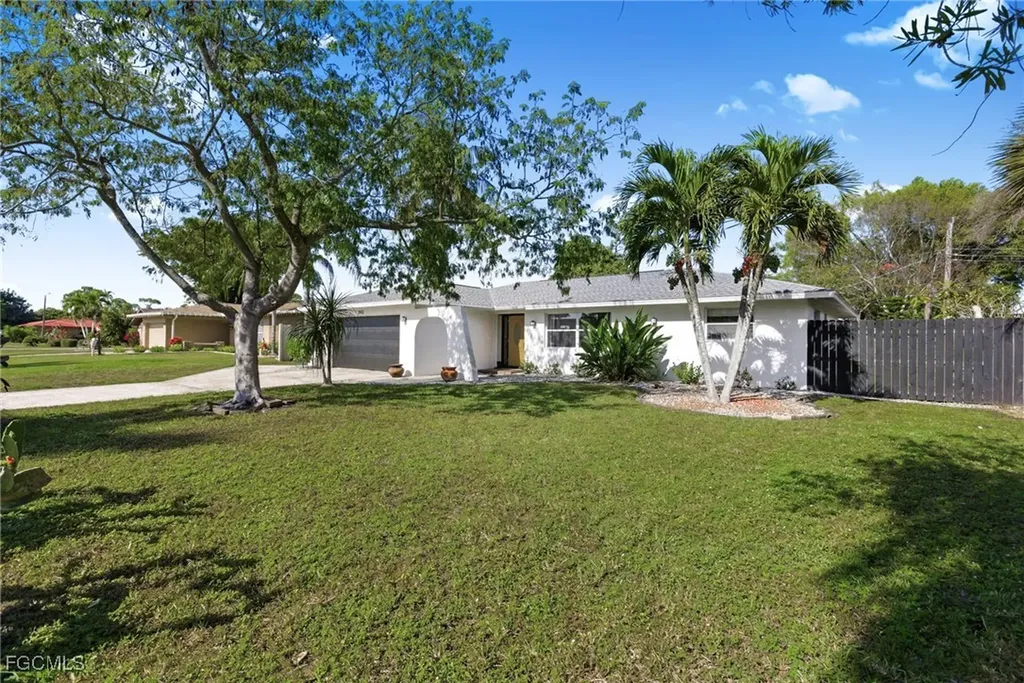 2413 Woodland Circle Fort Myers FL 33907