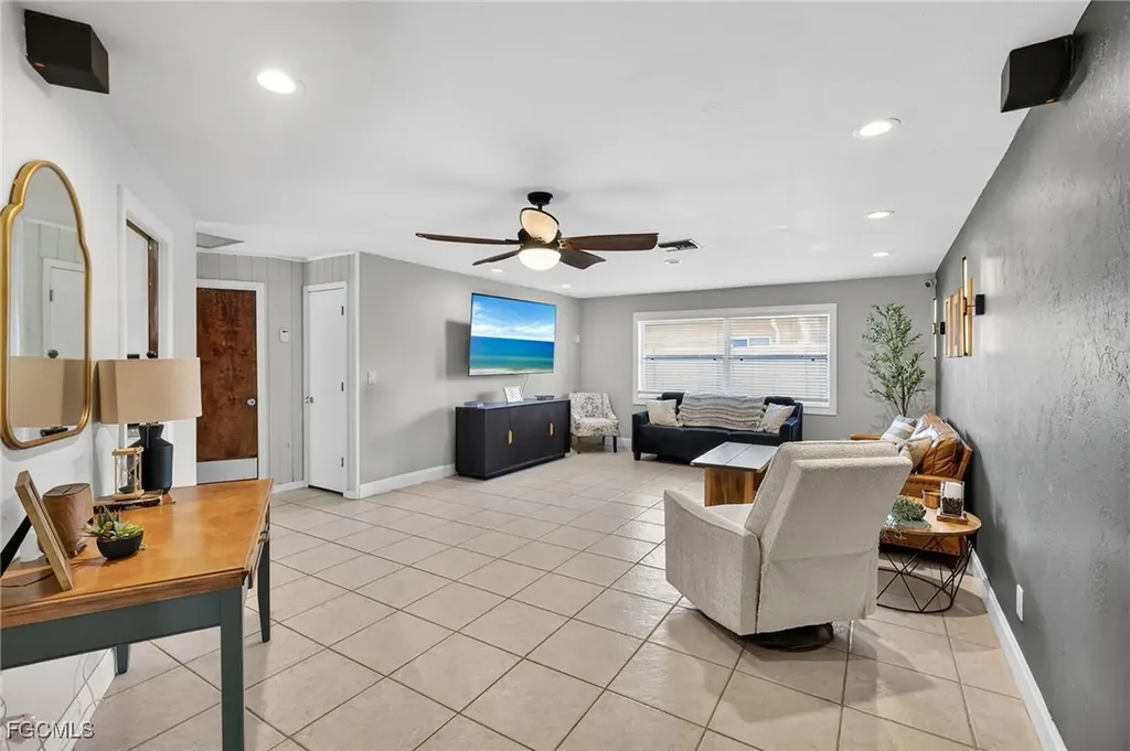 2413 Woodland Circle Fort Myers FL 33907
