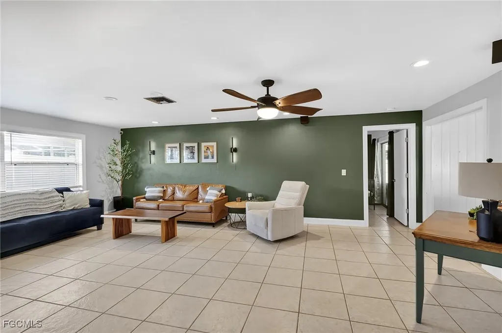 2413 Woodland Circle Fort Myers FL 33907