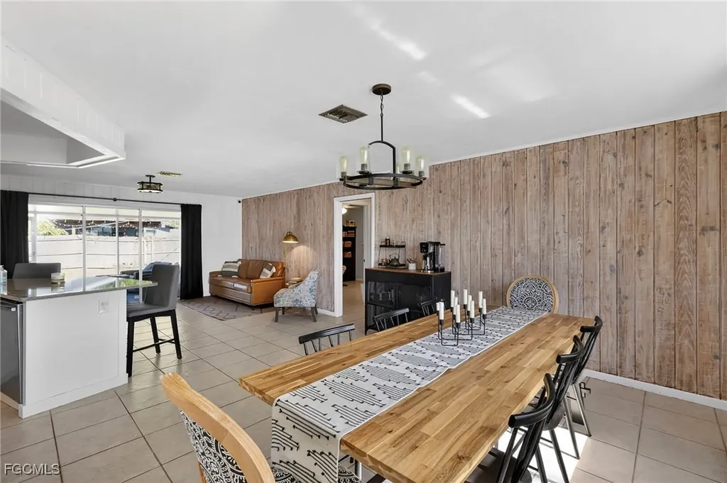 2413 Woodland Circle Fort Myers FL 33907
