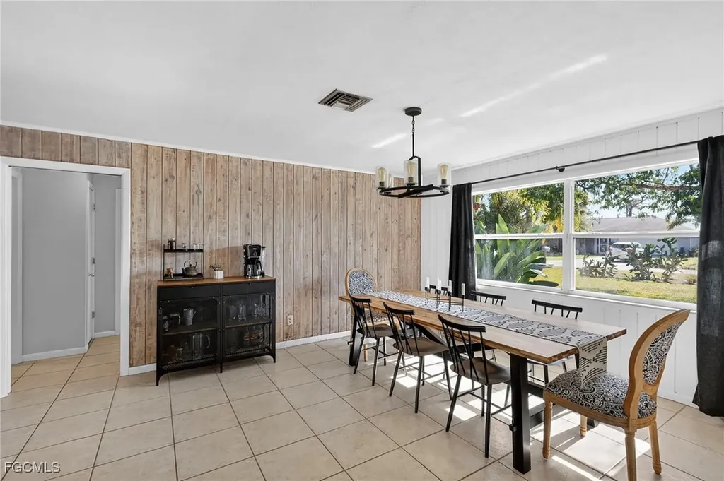 2413 Woodland Circle Fort Myers FL 33907