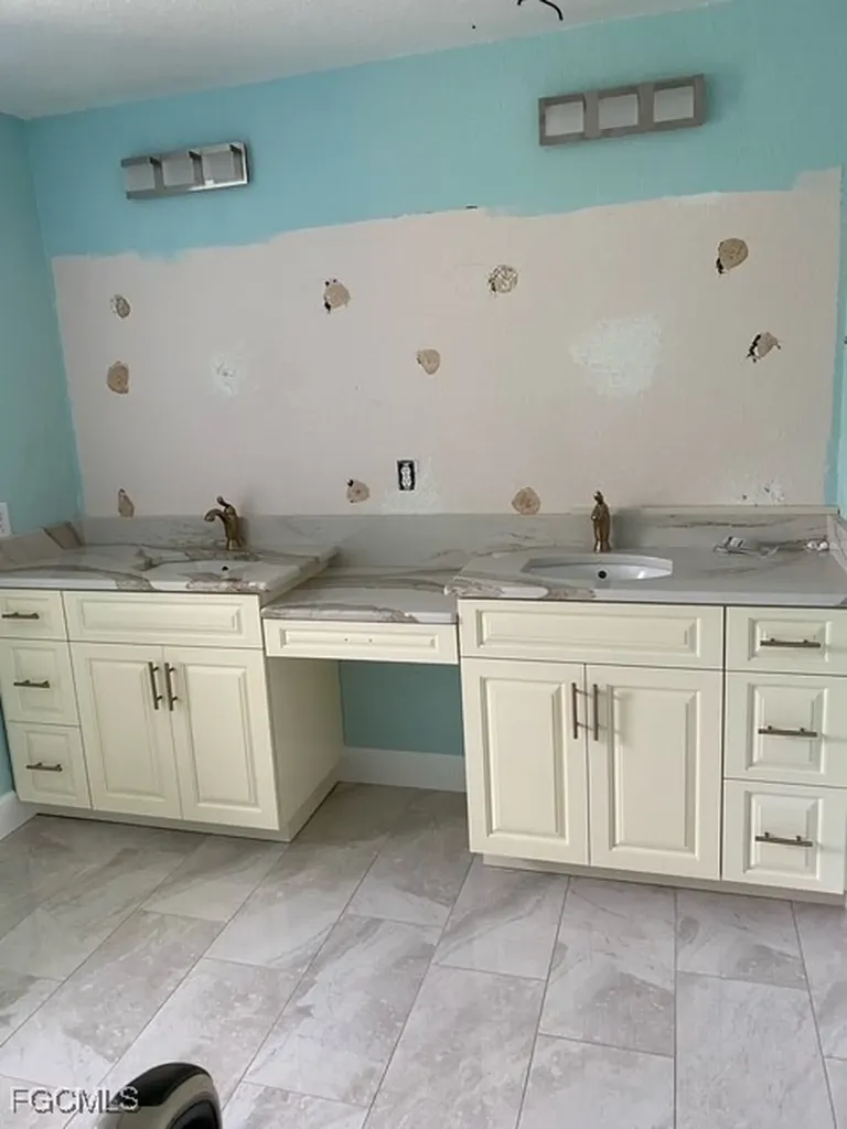 4240 James #8 & 9 Street Port Charlotte FL 33980