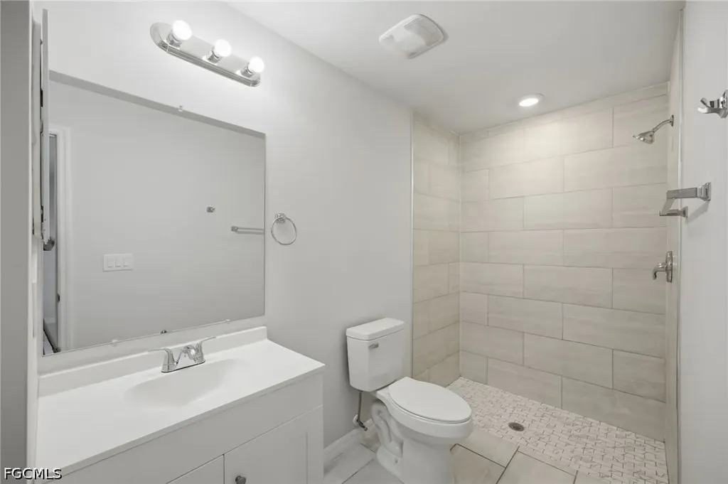 1426/1428 Cape Coral Parkway W Cape Coral FL 33914