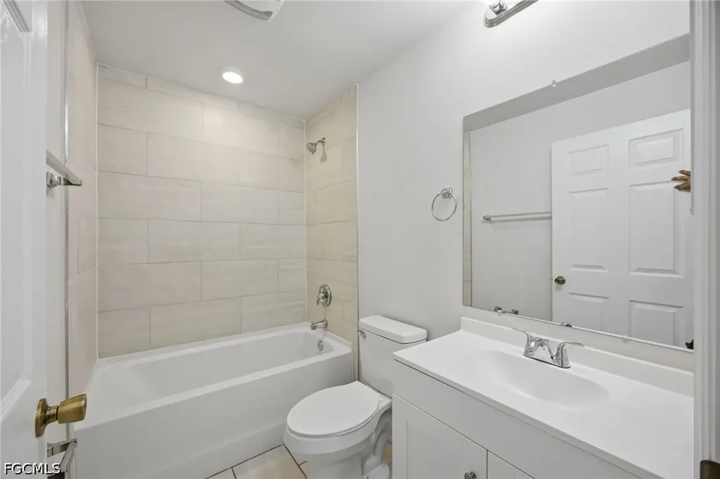 1426/1428 Cape Coral Parkway W Cape Coral FL 33914