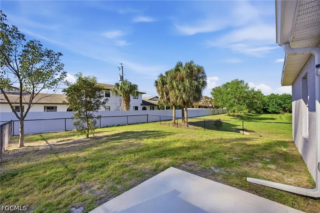 1426/1428 Cape Coral Parkway W Cape Coral FL 33914