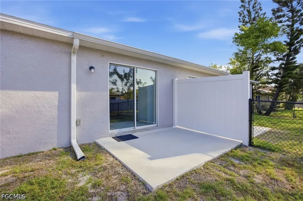 1426/1428 Cape Coral Parkway W Cape Coral FL 33914