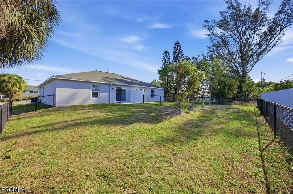 1426/1428 Cape Coral Parkway W Cape Coral FL 33914