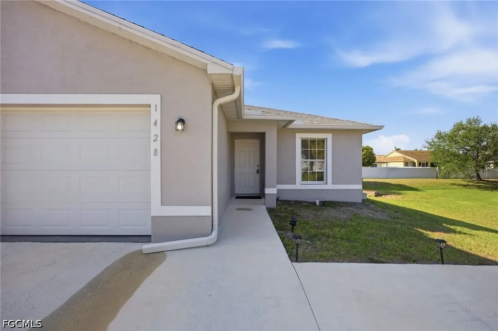 1426/1428 Cape Coral Parkway W Cape Coral FL 33914
