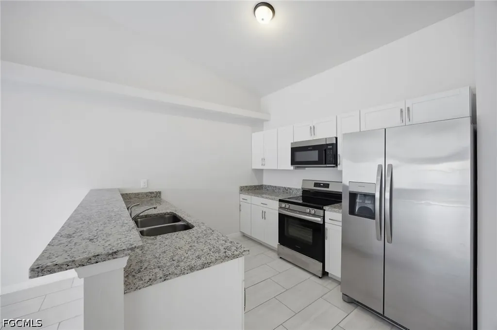 1426/1428 Cape Coral Parkway W Cape Coral FL 33914