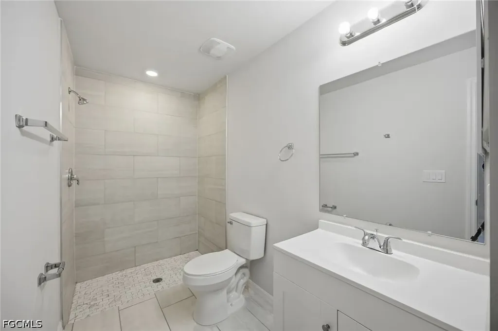 1426/1428 Cape Coral Parkway W Cape Coral FL 33914