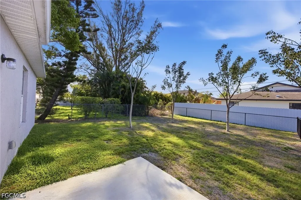 1426/1428 Cape Coral Parkway W Cape Coral FL 33914