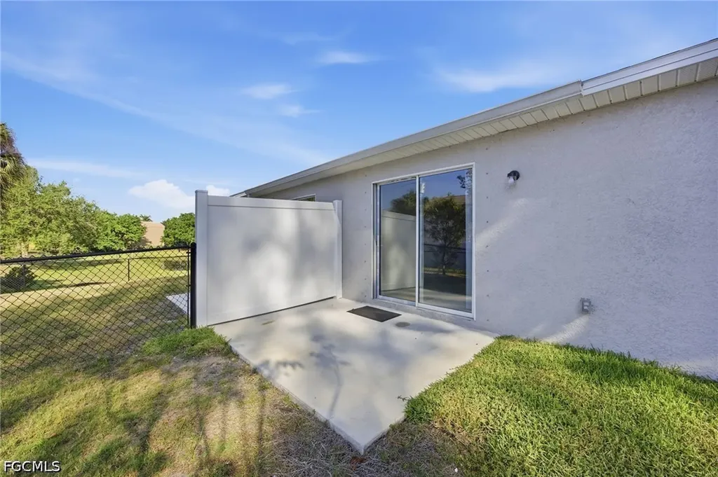 1426/1428 Cape Coral Parkway W Cape Coral FL 33914