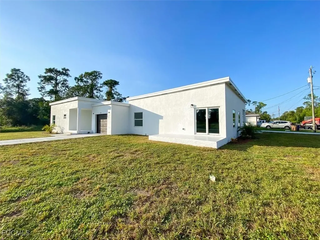 2401-2403 Joe Avenue S Lehigh Acres FL 33973
