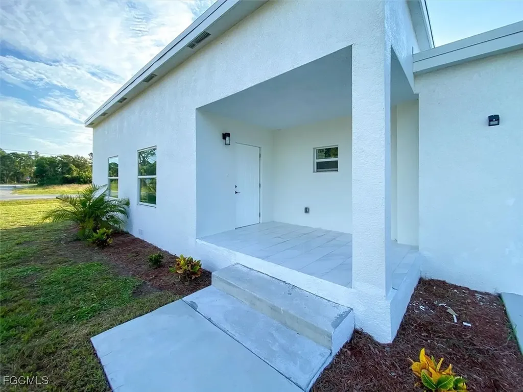 2401-2403 Joe Avenue S Lehigh Acres FL 33973