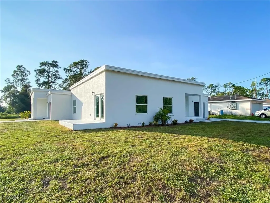 2401-2403 Joe Avenue S Lehigh Acres FL 33973
