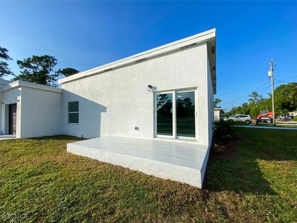 2401-2403 Joe Avenue S Lehigh Acres FL 33973