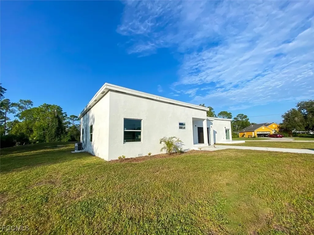 2401-2403 Joe Avenue S Lehigh Acres FL 33973