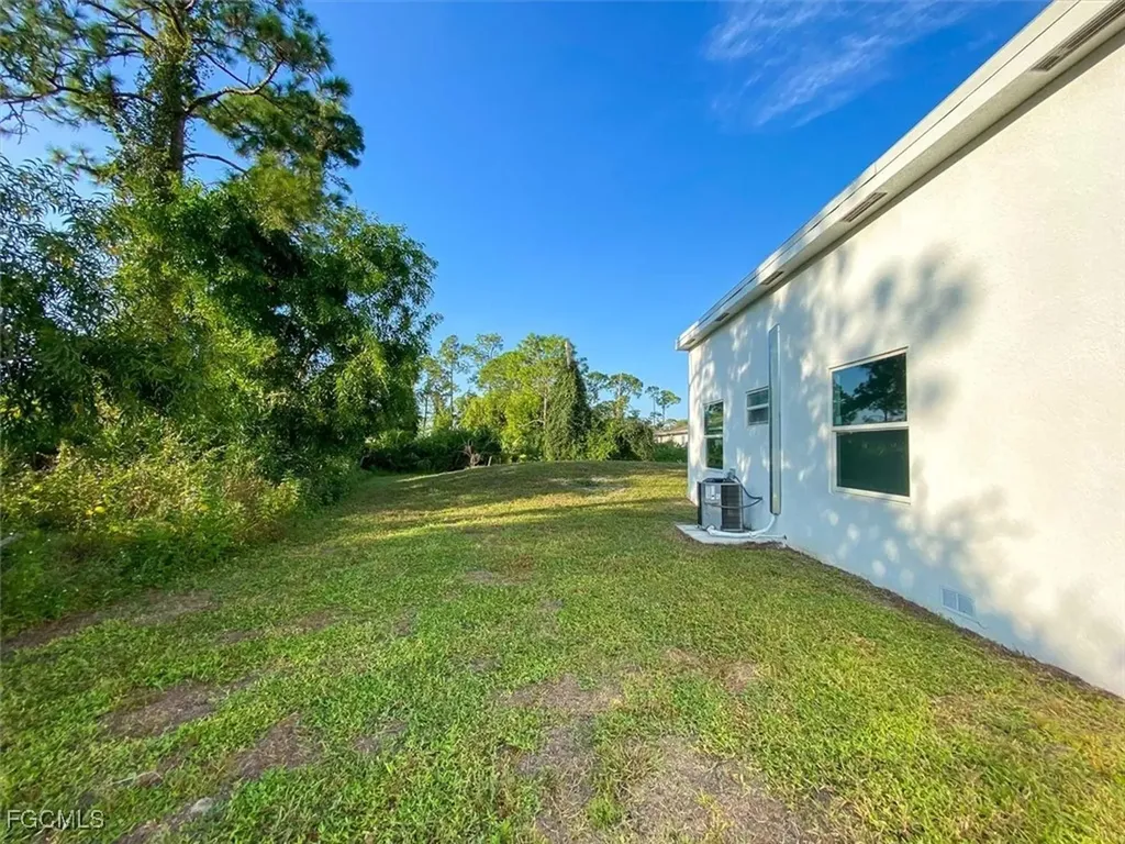 2401-2403 Joe Avenue S Lehigh Acres FL 33973