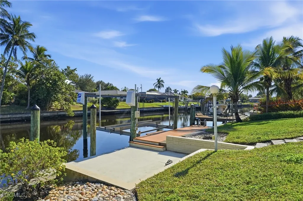 4421 SE 8th Place Cape Coral FL 33904