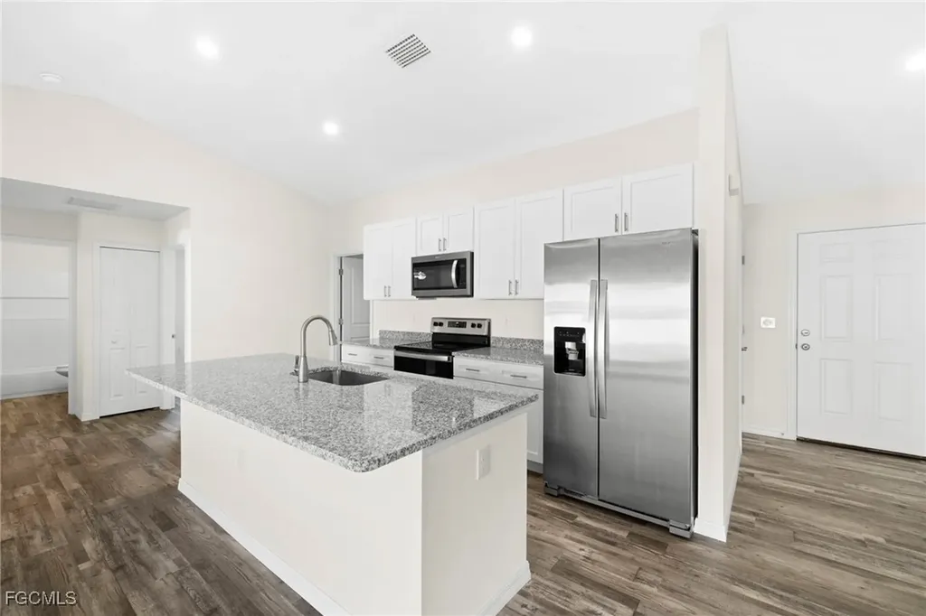 2824 NE 2nd Avenue Cape Coral FL 33909