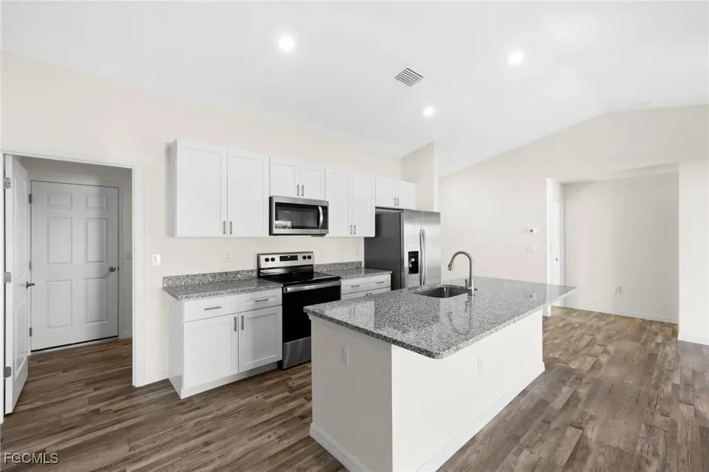 2824 NE 2nd Avenue Cape Coral FL 33909