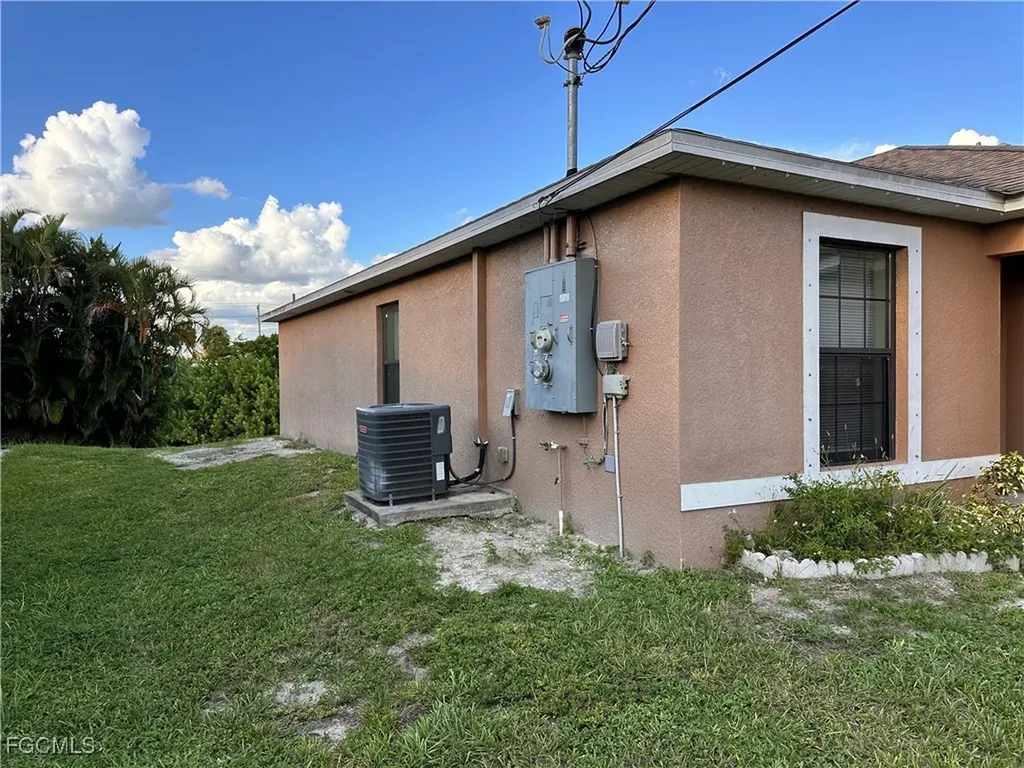 1431-1433 SE 10th Terrace Cape Coral FL 33990