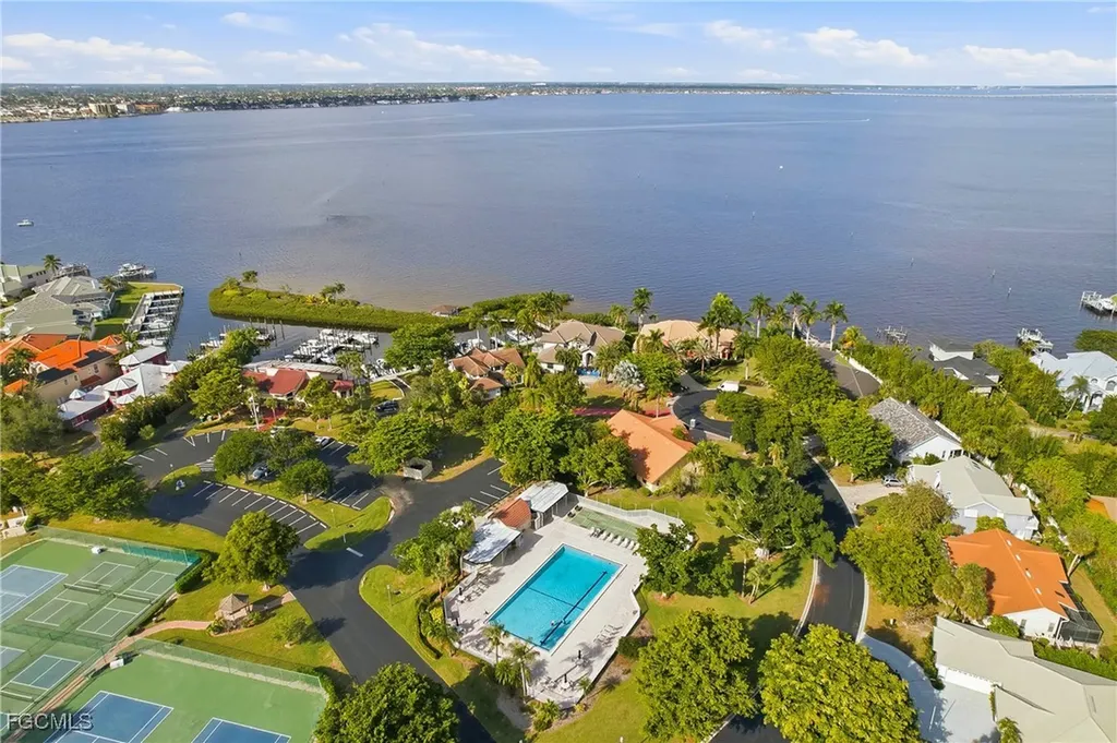 9718 Caloosa Yacht And Racquet Club Drive Fort Myers FL 33919