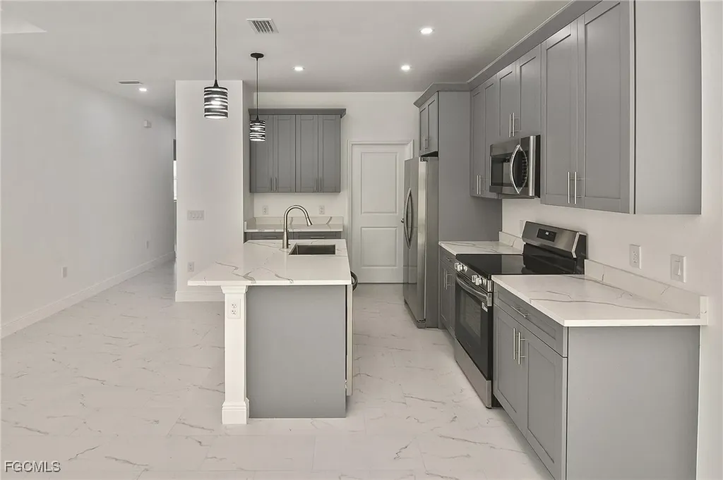 3034 Price Avenue Fort Myers FL 33916
