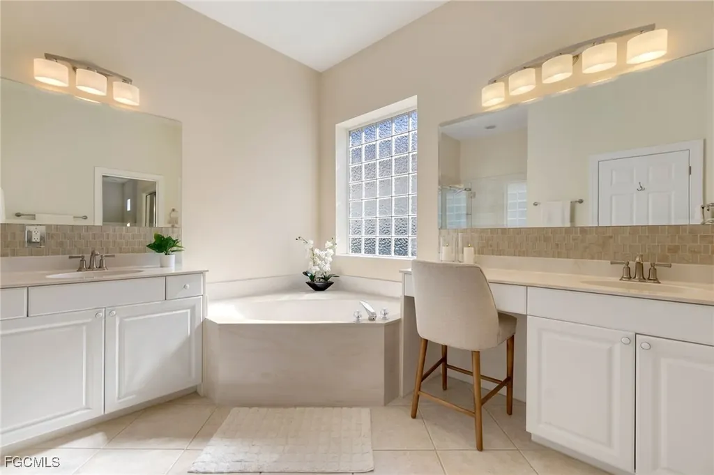 20000 Seadale Court Estero FL 33928