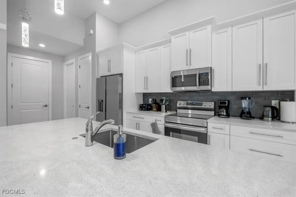 1716 SW 44th Terrace Cape Coral FL 33914
