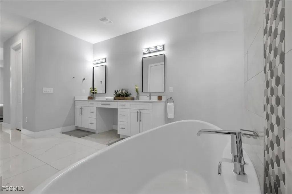 1716 SW 44th Terrace Cape Coral FL 33914
