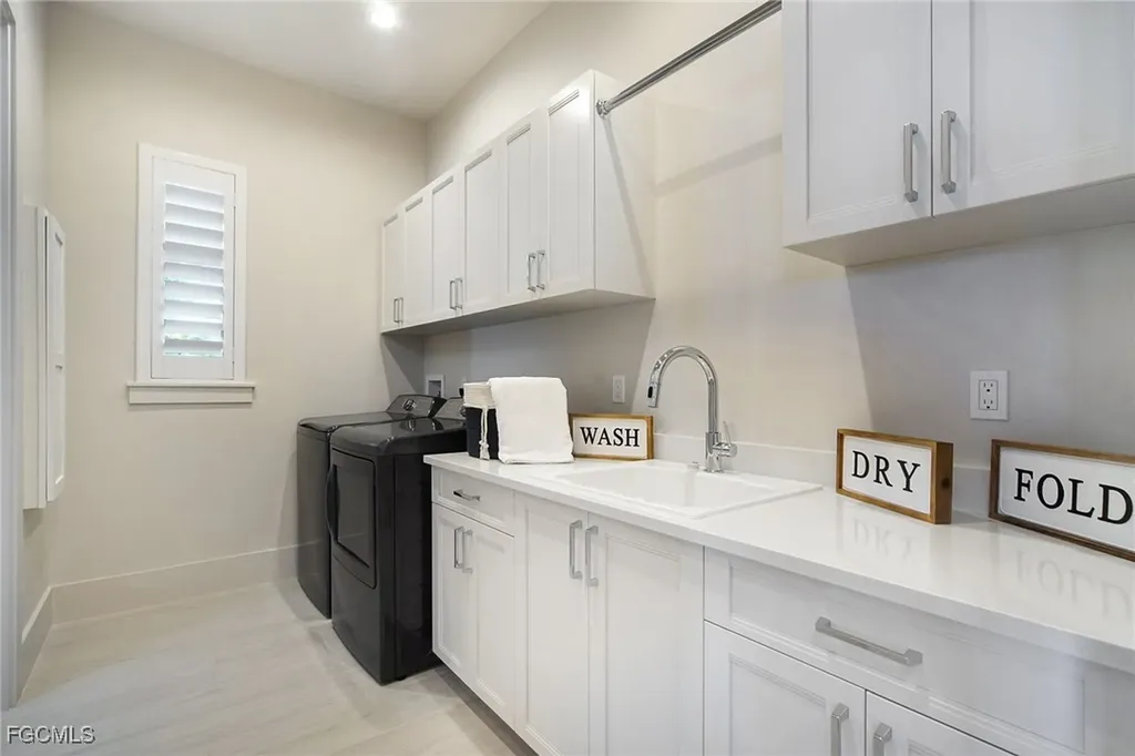 2523 Beach Parkway W Cape Coral FL 33914