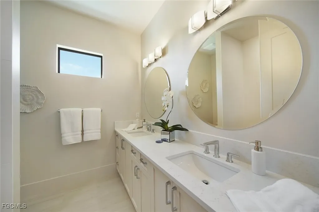 2523 Beach Parkway W Cape Coral FL 33914