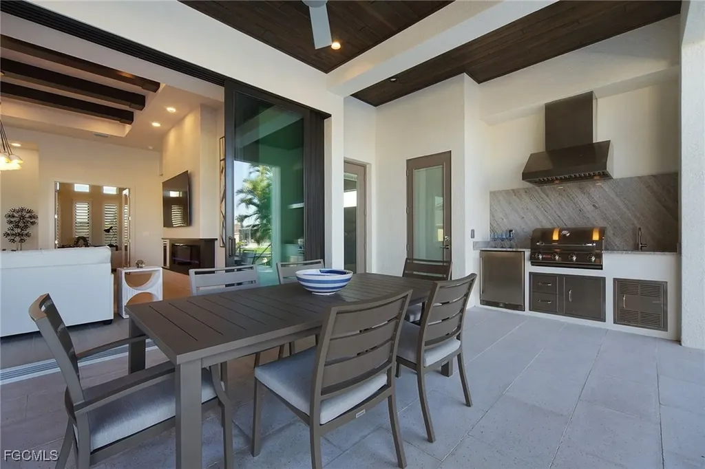 2523 Beach Parkway W Cape Coral FL 33914
