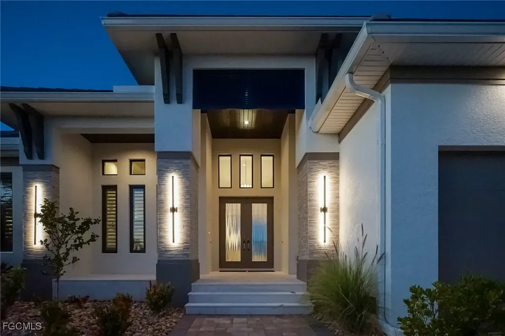 2523 Beach Parkway W Cape Coral FL 33914