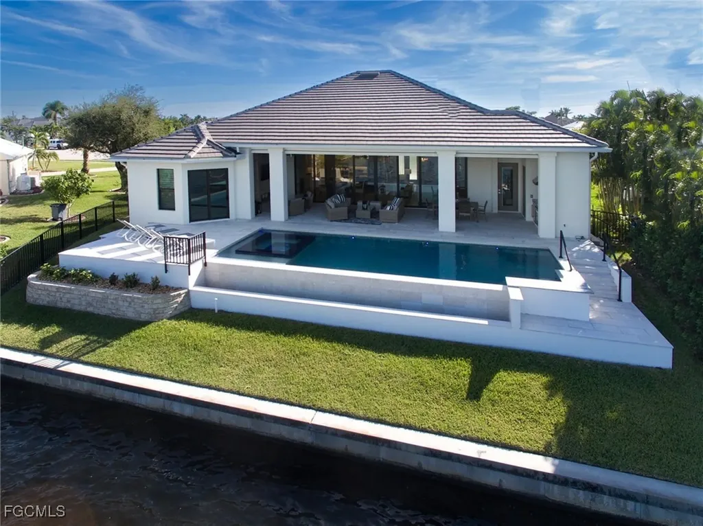 2523 Beach Parkway W Cape Coral FL 33914