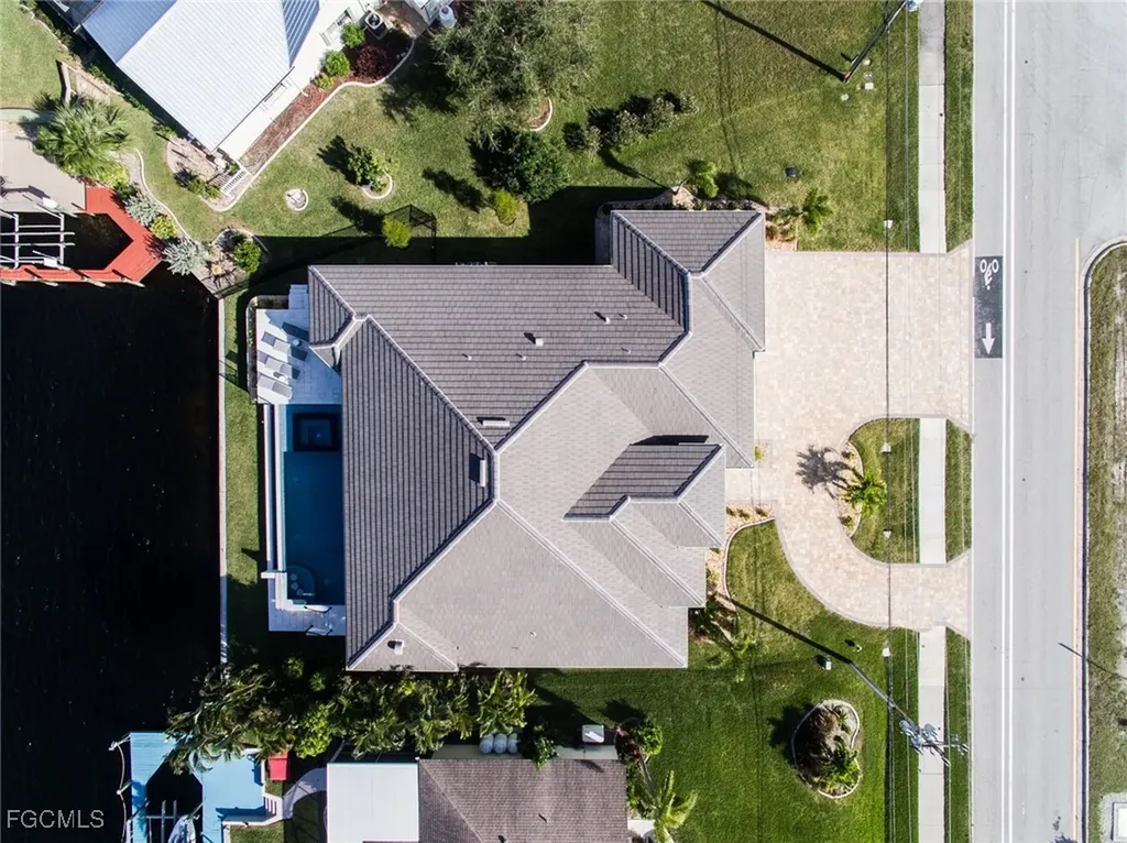 2523 Beach Parkway W Cape Coral FL 33914