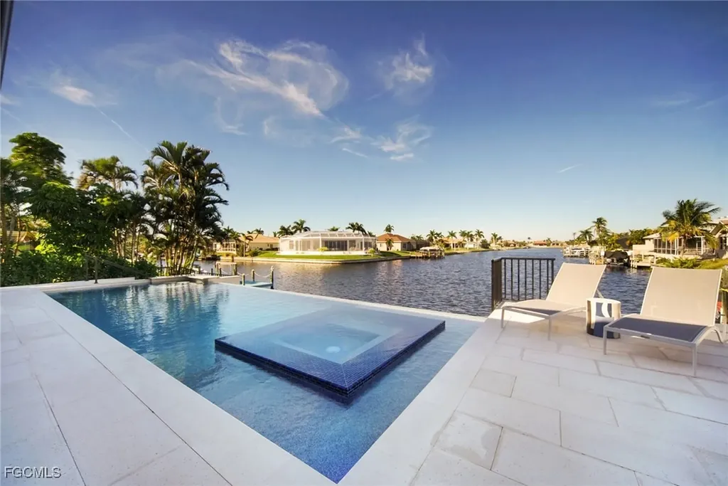 2523 Beach Parkway W Cape Coral FL 33914